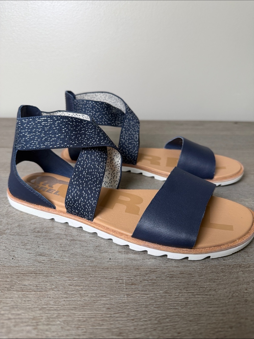 Sorel Women’s 7.5 Navy Elastic Cross-Strap Sandals